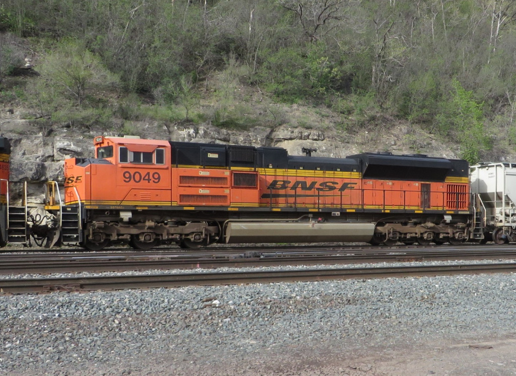 BNSF 9049